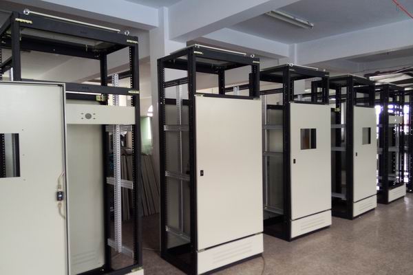 红岗控制柜-3683厂家控制柜检修需要注意的